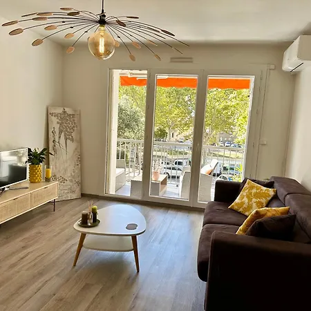 Le Hugo Au Fil Du Canal