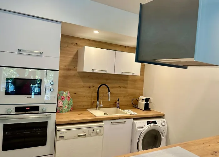 Le Hugo Au Fil Du Canal 纳博讷